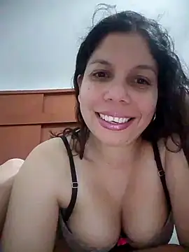 Snapshot of Carliina_Soussa chatting on 03-17-25, 10:08 Carliina Soussa online show from 03-17-25, 10:08