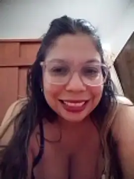 Snapshot of Carliina_Soussa chatting on 06-08-26, 12:05 Carliina Soussa online show from 06-08-26, 12:05
