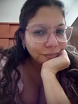 Snapshot of Carliina_Soussa chatting on 05-12-26, 10:27 Carliina Soussa online show from 05-12-26, 10:27