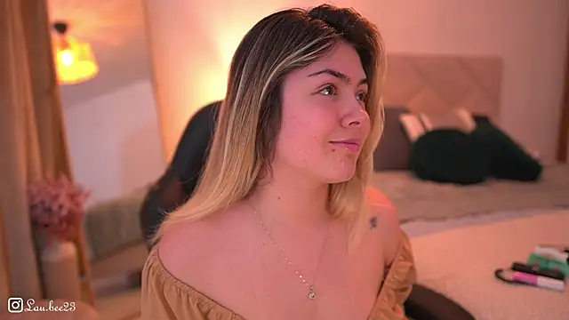 Lau Bee online show from 11-04-25, 05:39