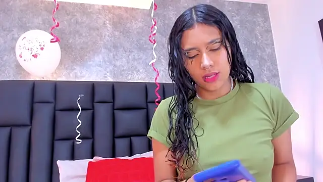 laura smith33 online show from 02-19-25, 02:01