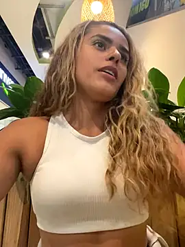 ZoeJohnsoon online show from 12-17-25, 06:24