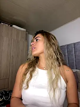 ZoeJohnsoon online show from 10-16-25, 04:26