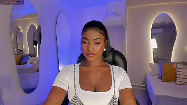 SavannahStorm online show from 03-18-25, 01:01