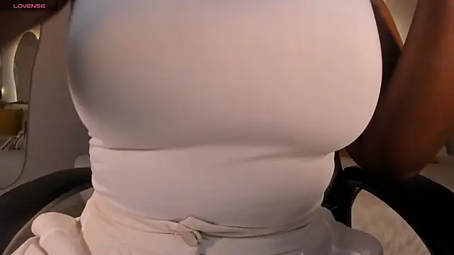 SavannahStorm online show from 12-17-25, 12:32