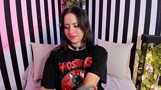 Snapshot of liz_goth chatting on 05-29-26, 02:12 liz goth online show from 05-29-26, 02:12