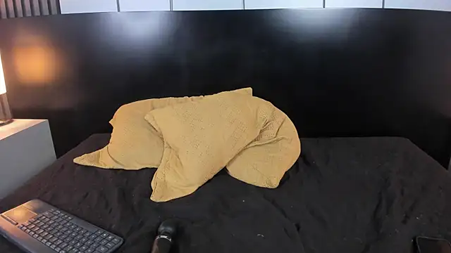 liz goth online show from 02-26-25, 04:16