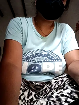 Snapshot of illay_love chatting on 06-11-26, 03:36 illay love online show from 06-11-26, 03:36