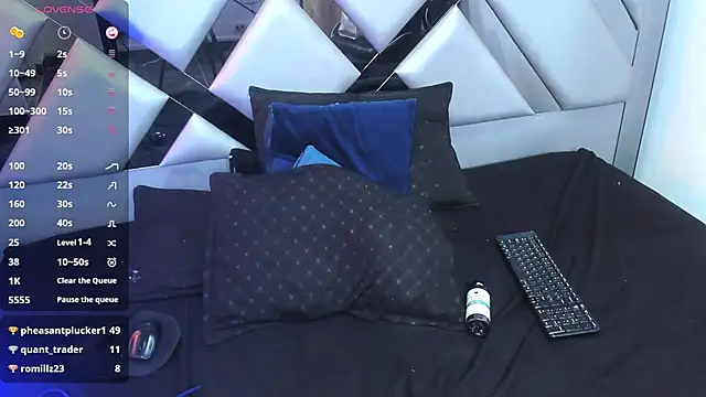 Snapshot of Nahomi-Hill chatting on 03-21-25, 01:02 Nahomi-Hill online show from 03-21-25, 01:02