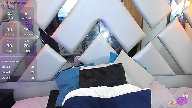 Snapshot of Nahomi-Hill chatting on 02-21-25, 01:11 Nahomi-Hill online show from 02-21-25, 01:11