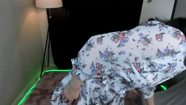 Snapshot of Ninasaaaa chatting on 12-31-24, 08:37 Ninasaaaa online show from 12-31-24, 08:37