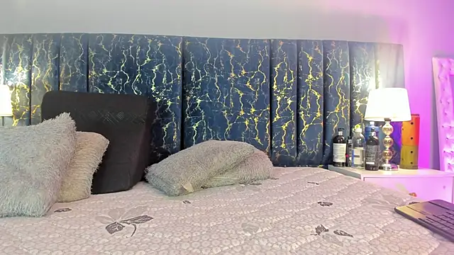 Sophia Lemos online show from 11-10-25, 01:38