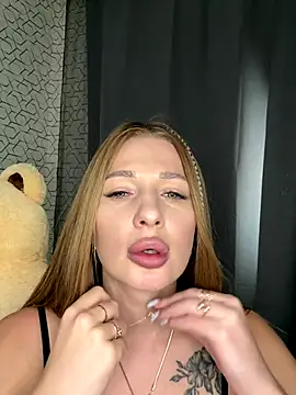 Snapshot of Tatti-Go chatting on 09-14-25, 12:49 Tatti-Go online show from 09-14-25, 12:49