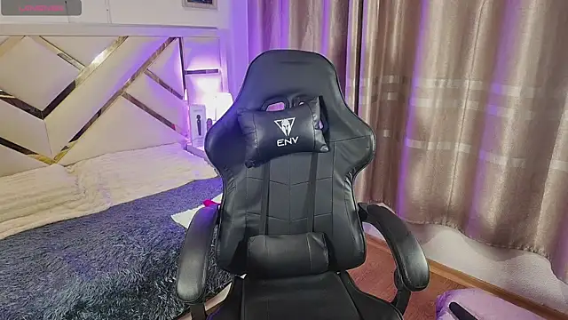 Snapshot of carolineamber_ chatting on 02-22-26, 09:27 carolineamber online show from 02-22-26, 09:27