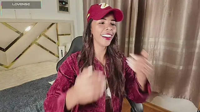 carolineamber  online show from 03-18-26, 03:53