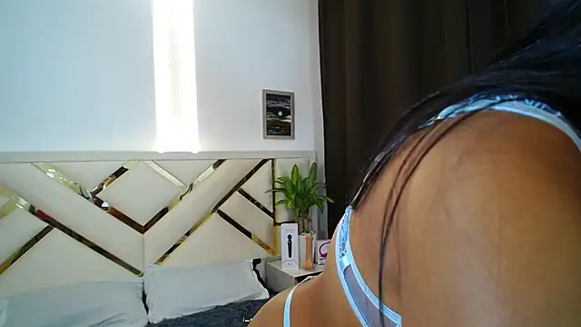 carolineamber  online show from 02-25-25, 10:09