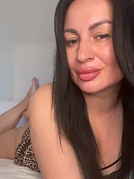 Snapshot of Helena7077 chatting on 04-23-26, 01:13 Helena7077 online show from 04-23-26, 01:13