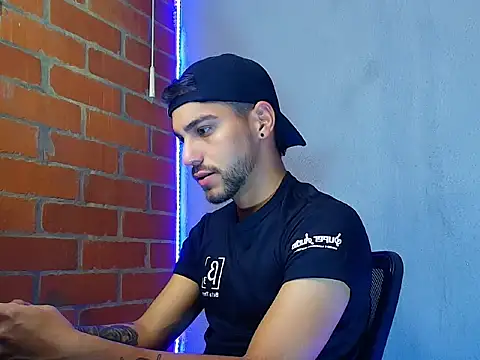 Snapshot of Leandro_valenzuela chatting on 10-24-25, 10:20 Leandro valenzuela online show from 10-24-25, 10:20