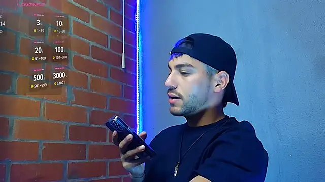 Snapshot of Leandro_valenzuela chatting on 11-30-25, 12:11 Leandro valenzuela online show from 11-30-25, 12:11