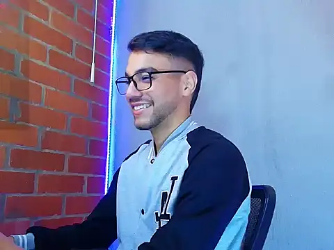 Snapshot of Leandro_valenzuela chatting on 10-13-25, 03:13 Leandro valenzuela online show from 10-13-25, 03:13