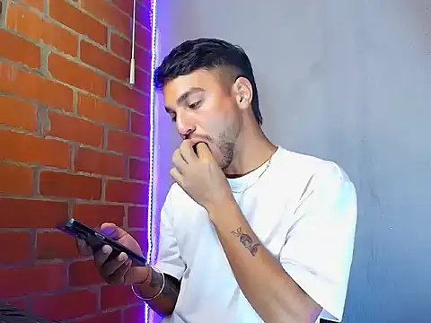 Snapshot of Leandro_valenzuela chatting on 10-20-25, 11:05 Leandro valenzuela online show from 10-20-25, 11:05