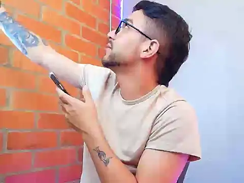 Snapshot of Leandro_valenzuela chatting on 10-04-25, 08:10 Leandro valenzuela online show from 10-04-25, 08:10