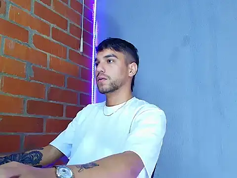 Snapshot of Leandro_valenzuela chatting on 09-28-25, 01:45 Leandro valenzuela online show from 09-28-25, 01:45