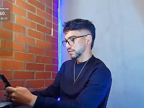 Snapshot of Leandro_valenzuela chatting on 10-29-25, 03:22 Leandro valenzuela online show from 10-29-25, 03:22