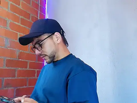 Snapshot of Leandro_valenzuela chatting on 10-06-25, 06:30 Leandro valenzuela online show from 10-06-25, 06:30