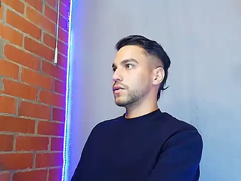 Snapshot of Leandro_valenzuela chatting on 10-15-25, 09:45 Leandro valenzuela online show from 10-15-25, 09:45