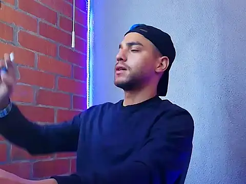 Snapshot of Leandro_valenzuela chatting on 11-06-25, 02:54 Leandro valenzuela online show from 11-06-25, 02:54