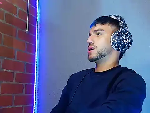 Snapshot of Leandro_valenzuela chatting on 11-17-25, 07:45 Leandro valenzuela online show from 11-17-25, 07:45