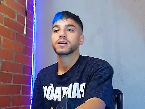 Snapshot of Leandro_valenzuela chatting on 11-14-25, 04:10 Leandro valenzuela online show from 11-14-25, 04:10