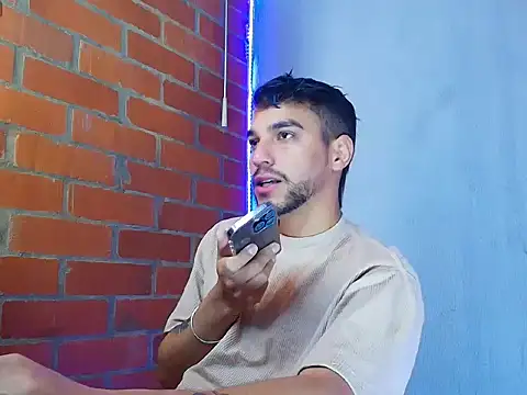 Snapshot of Leandro_valenzuela chatting on 10-07-25, 04:08 Leandro valenzuela online show from 10-07-25, 04:08