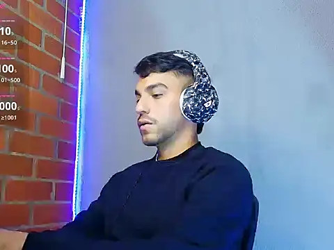 Snapshot of Leandro_valenzuela chatting on 10-14-25, 03:18 Leandro valenzuela online show from 10-14-25, 03:18