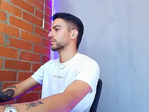 Snapshot of Leandro_valenzuela chatting on 10-02-25, 06:00 Leandro valenzuela online show from 10-02-25, 06:00