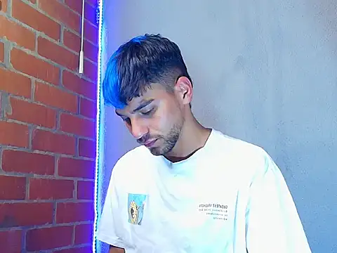 Snapshot of Leandro_valenzuela chatting on 11-08-25, 09:29 Leandro valenzuela online show from 11-08-25, 09:29