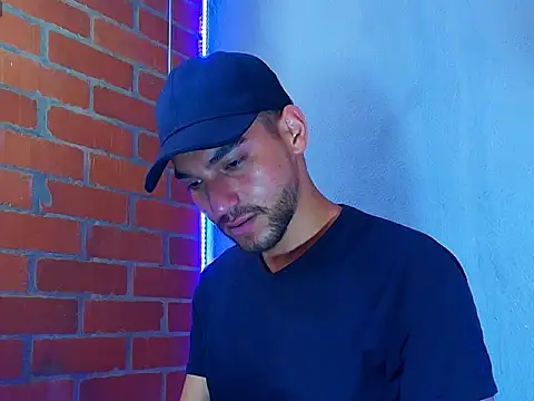 Snapshot of Leandro_valenzuela chatting on 11-12-25, 06:45 Leandro valenzuela online show from 11-12-25, 06:45