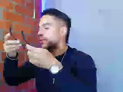 Snapshot of Leandro_valenzuela chatting on 09-21-25, 04:56 Leandro valenzuela online show from 09-21-25, 04:56