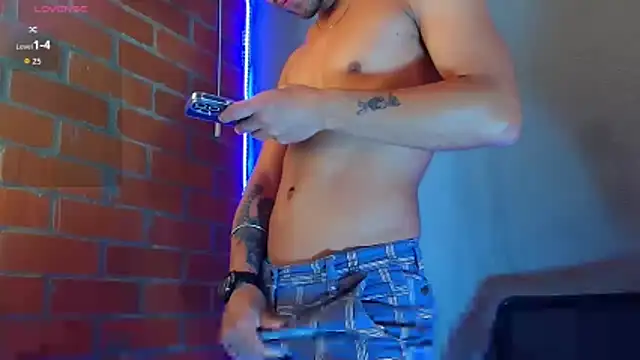 Snapshot of Leandro_valenzuela chatting on 11-27-25, 03:34 Leandro valenzuela online show from 11-27-25, 03:34