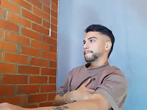 Snapshot of Leandro_valenzuela chatting on 10-10-25, 06:42 Leandro valenzuela online show from 10-10-25, 06:42