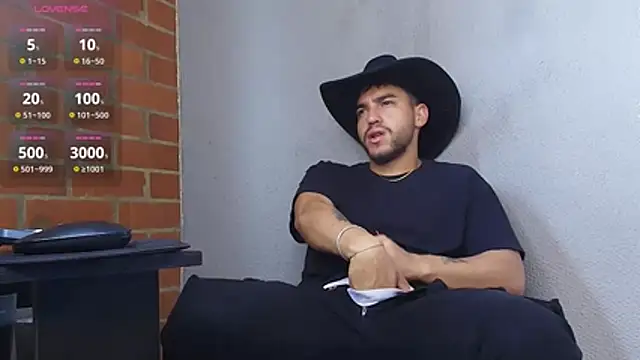 Snapshot of Leandro_valenzuela chatting on 05-01-26, 08:03 Leandro valenzuela online show from 05-01-26, 08:03