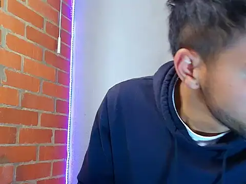 Snapshot of Leandro_valenzuela chatting on 10-23-25, 07:01 Leandro valenzuela online show from 10-23-25, 07:01