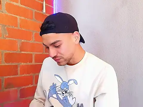 Snapshot of Leandro_valenzuela chatting on 09-19-25, 09:08 Leandro valenzuela online show from 09-19-25, 09:08