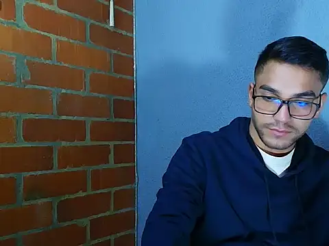 Snapshot of Leandro_valenzuela chatting on 09-21-25, 02:06 Leandro valenzuela online show from 09-21-25, 02:06