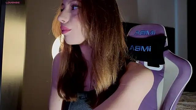 Snapshot of elfinvibes chatting on 05-08-26, 10:30 elfinvibes online show from 05-08-26, 10:30