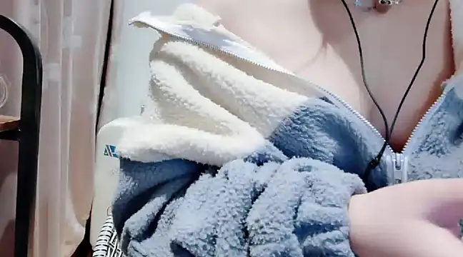 Snapshot of arena1357 chatting on 12-13-24, 10:02 arena1357 online show from 12-13-24, 10:02