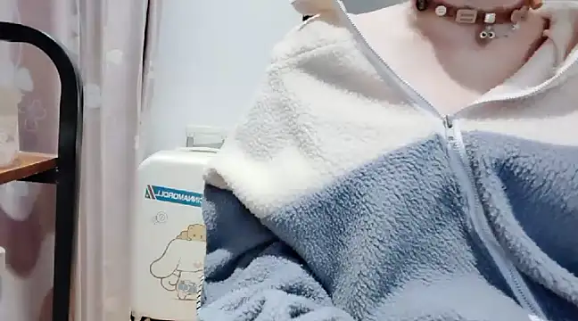 Snapshot of arena1357 chatting on 12-19-24, 11:18 arena1357 online show from 12-19-24, 11:18