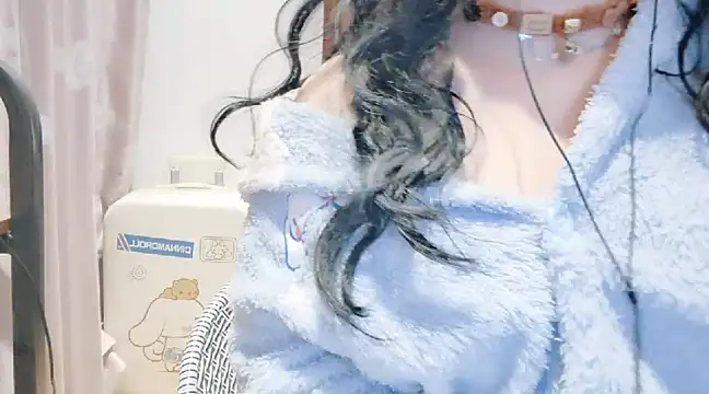 Snapshot of arena1357 chatting on 03-17-25, 03:29 arena1357 online show from 03-17-25, 03:29