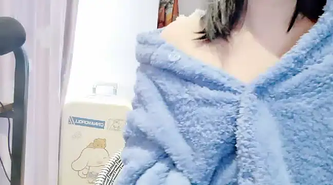 Snapshot of arena1357 chatting on 01-20-25, 12:04 arena1357 online show from 01-20-25, 12:04